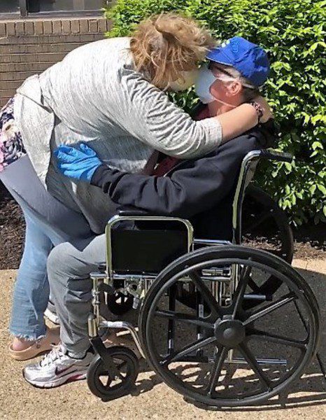 Mark Bennett: 'He's a fighter': After 12 days on ventilator and 37 hospitalized, COVID-19 survivor comes home